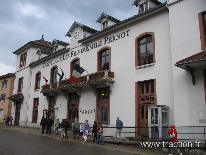 2011_CVAAM_35ans_5_Distillerie (1).JPG - 35 Ans du CVAAM, sortie dans le Doubs et le Jura, du 26 Avril au 1er Mai 2011, la distillerie Les Fils d'Emile Pernot à la Cluse